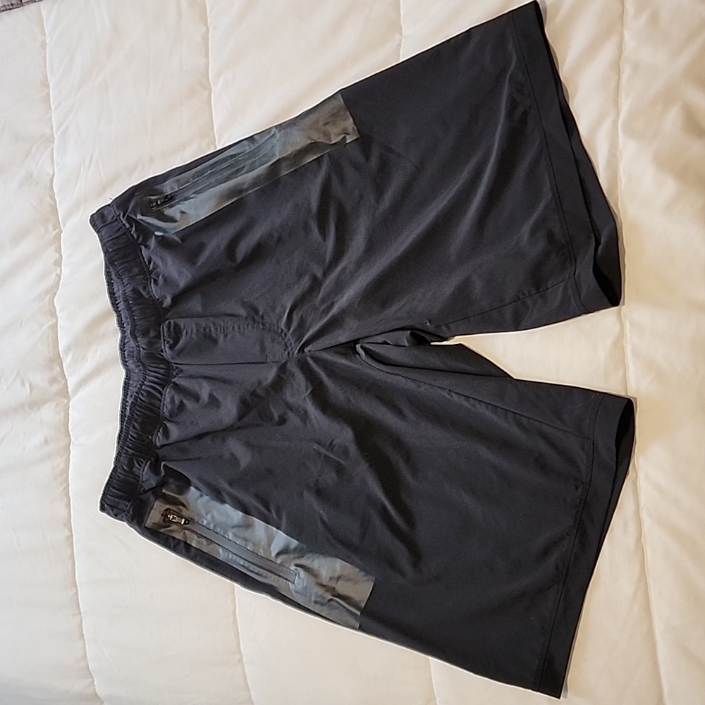 Lululemon Vintage Black Large Men's shorts EUC